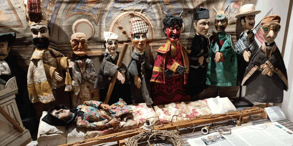 Buratto, fili e bastoni. In mostra all’Istituto Italiano di Cultura di Praga marionette e pupi della tradizione italiana