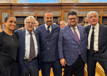 Premio per la pace alla cantante Noa alla presentazione del libro di Alessandro Iovino in Senato