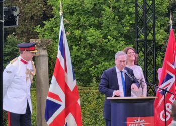 Tremila ospiti a Villa Wolkonsky celebrano Re Carlo e il successo della visita reale in Italia