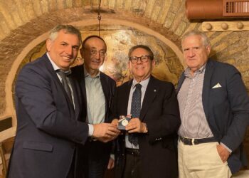 Riconoscimento prestigioso alla Gazzetta Diplomatica: UCOI consegna una medaglia al direttore Marco Finelli