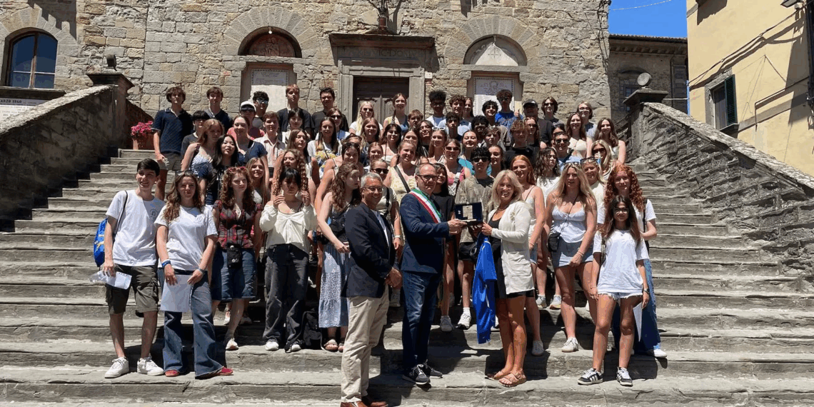 Da Carmel a Cortona, gli studenti dei licei si incontrano. Scambio di doni con il Sindaco
