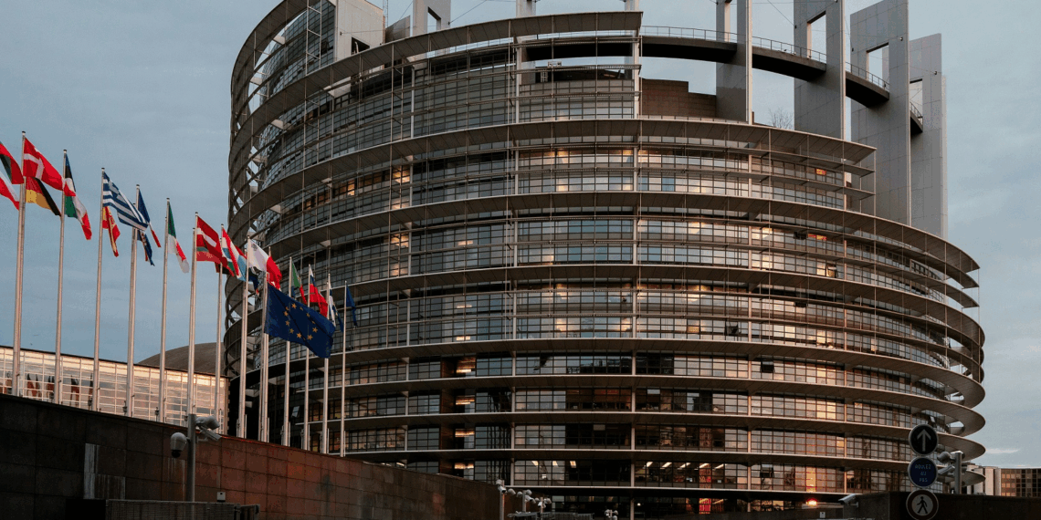 UE e ritardi aerei: “Danni per i passeggeri se approvata la proposta”. ItaliaRimborso scrive ai 76 eurodeputati italiani