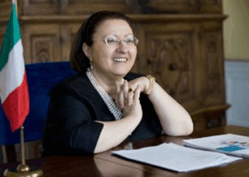 Maria Assunta Accili, prima donna in assoluto a presiedere il Circolo degli Esteri: “Con i membri del Consiglio Direttivo sentiamo la responsabilità di preservare e valorizzare quest’oasi di pace, a due passi dalla Farnesina”