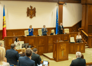 L’Ambasciatore Lorenzo Tomassoni saluta Chisinau. Il Parlamento gli tributa un lungo applauso