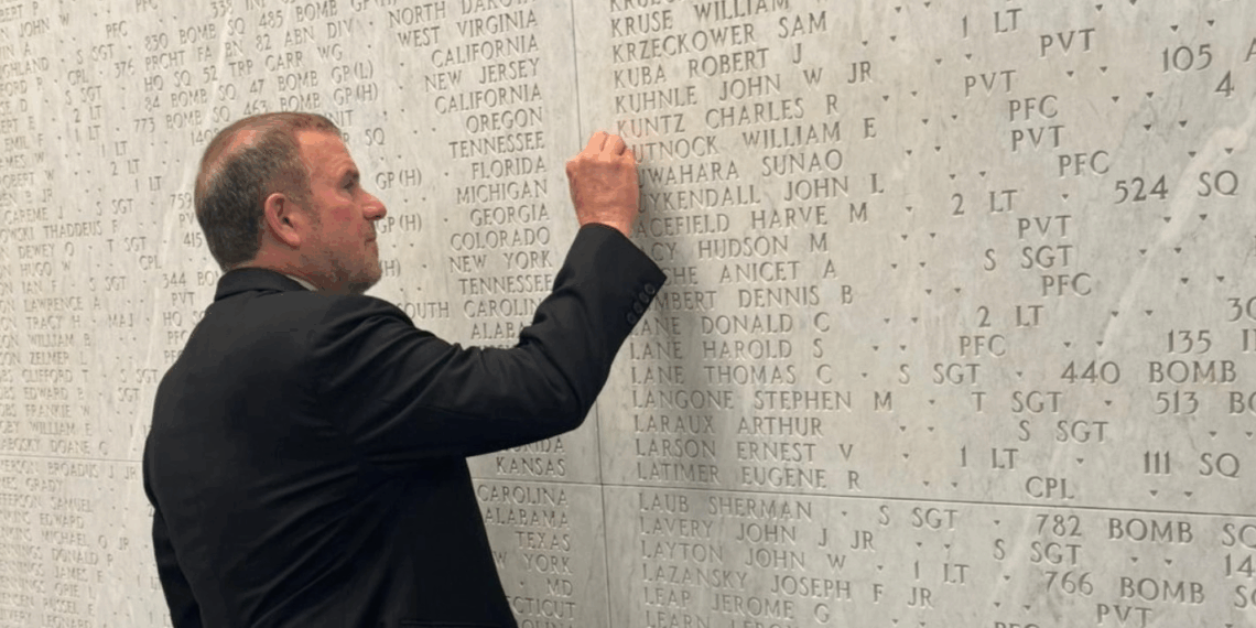 Nettuno, l’Ambasciatore USA Fertitta visita il Sicily Rome American Cemetery