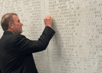 Nettuno, l’Ambasciatore USA Fertitta visita il Sicily Rome American Cemetery