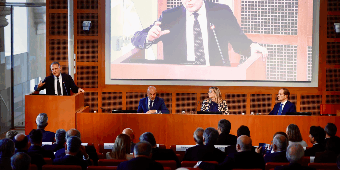 Il Vice Ministro Cirielli interviene all’Assemblea Generale di Federvini