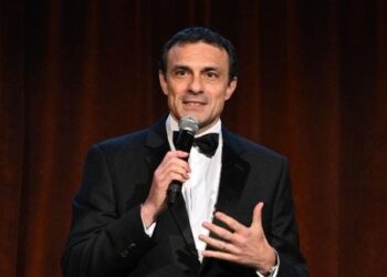 Fabrizio Di Michele, Console Generale d’Italia a New York: “Gli italo-americani hanno un motto, forse un po’ iperbolico, ma significativo riferendosi all’America: “we discovered it, we named it and we built it” (l’abbiamo scoperta, le abbiamo dato il nome e l’abbiamo costruita). C’è del vero in tutto ciò”.