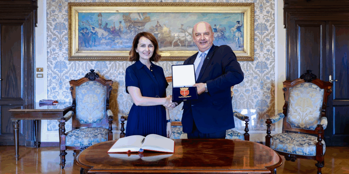 Trieste, l’Ambasciatrice del Kosovo Nita Shala incontra in Municipio il Sindaco Roberto Dipiazza