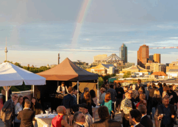 Berlino, inaugurata la terrazza panoramica dell’Ambasciata d’Italia con un dj-set estivo di Luca Musto