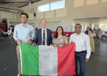 Il Presidente del Comites Manchester Ardito incontra al Rushcliffe School Summer Market la Comunità italiana