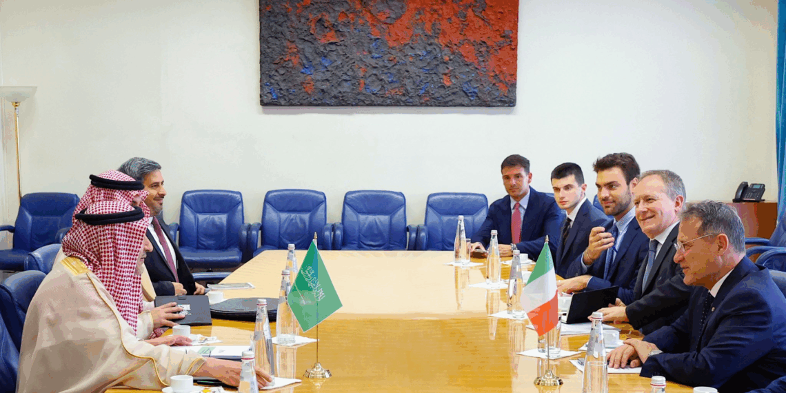 Il Vice Ministro Cirielli riceve il Vice Ministro degli Affari Esteri del Regno dell’Arabia Saudita Waleed Al-Khereiji