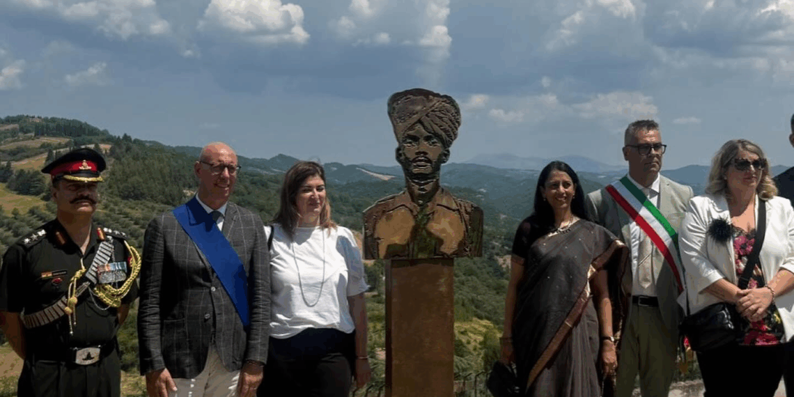 Montone, l’Ambasciatrice dell’India Vani Rao inaugura scultura in bronzo dedicata al soldato Yeshwant Ghadge