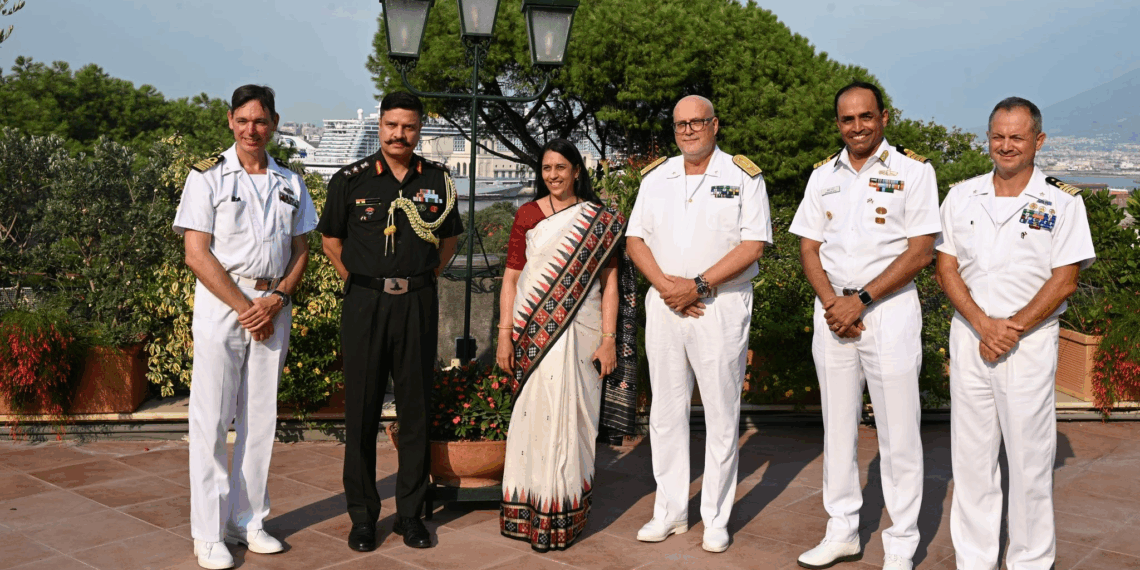 La nave INS TAMAL della Marina indiana è arrivata a Napoli