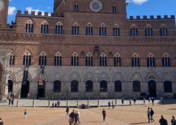 Palio 16 agosto, gli ospiti del Comune di Siena. Si affacceranno dalle trifore di Palazzo Pubblico