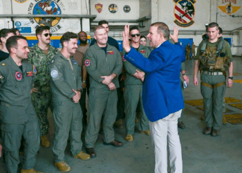 L’Ambasciatore USA Tilman J. Fertitta visita la base aerea di Sigonella