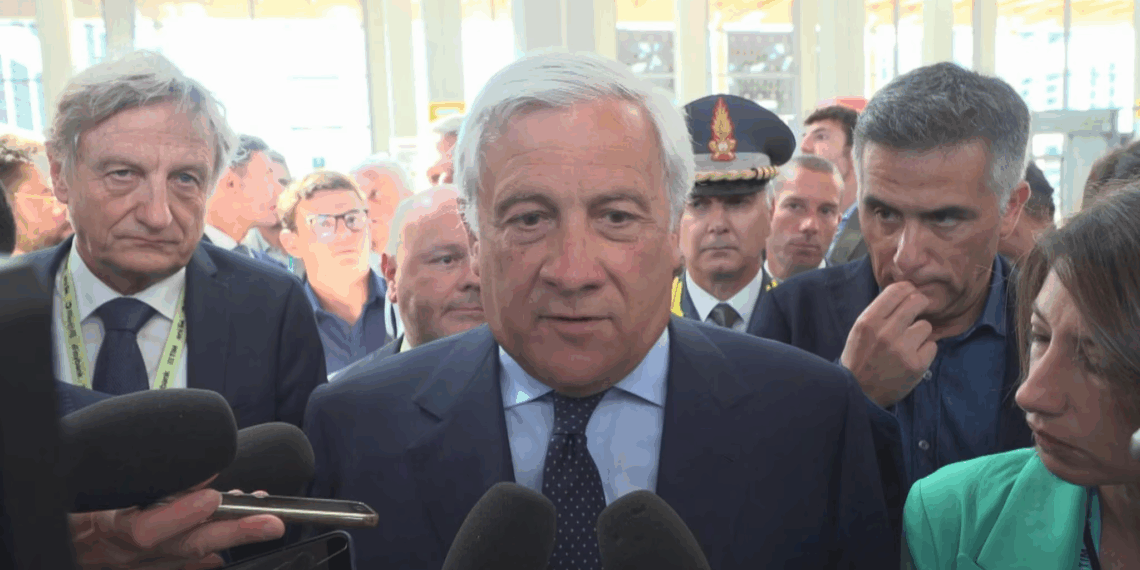 Tajani, no truppe in Ucraina ma aiuti: “Potremmo dare un contributo nello sminamento”