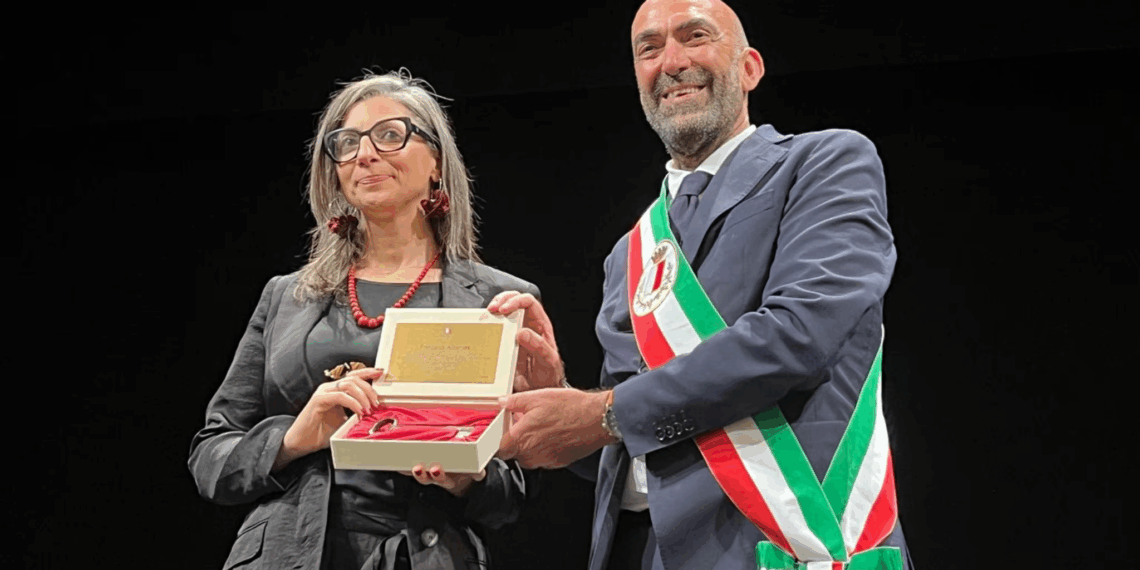 Il Sindaco di Bari consegna le chiavi della città a Francesca Albanese