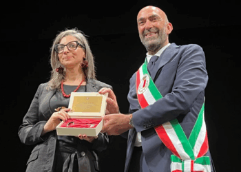 Il Sindaco di Bari consegna le chiavi della città a Francesca Albanese