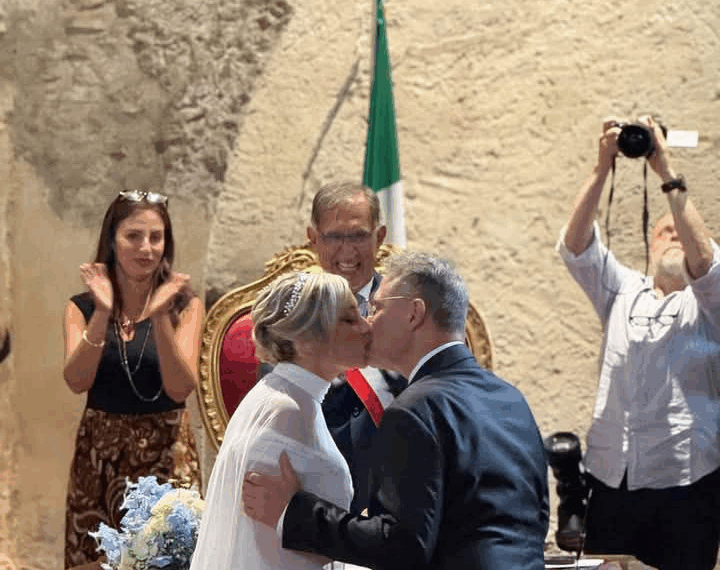 Il Viceministro Cirielli si è sposato a Roma: a celebrare le nozze Ignazio La Russa