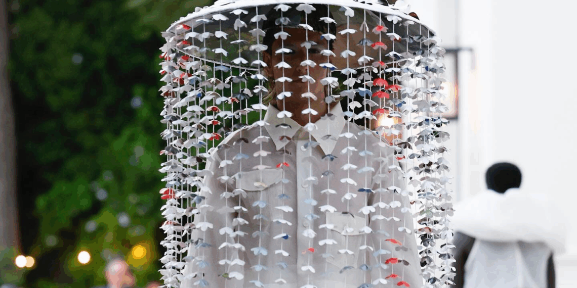 Bianchi Contaminati: Eleganza sostenibile nei giardini dell’Ambasciata delle Filippine