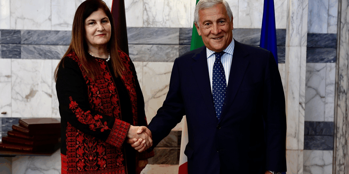 Tajani visita bambini gazawi con la Ministra degli Esteri palestinese Varsen Aghabekian