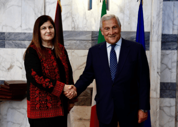 Tajani visita bambini gazawi con la Ministra degli Esteri palestinese Varsen Aghabekian