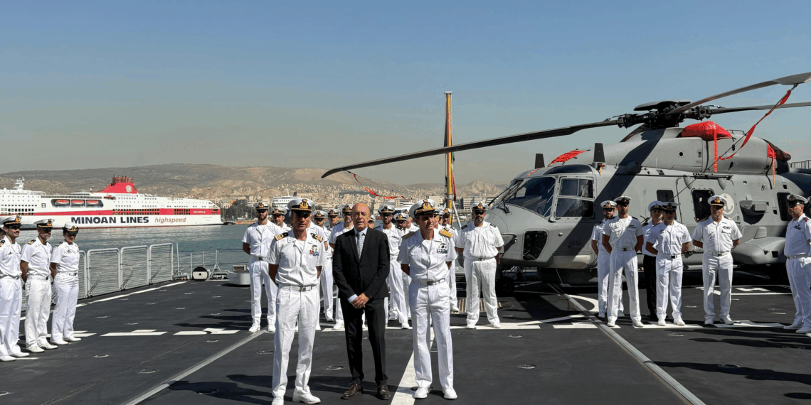 Grecia, l’Ambasciatore Cuculi visita la Nave Giovanni delle Bande Nere