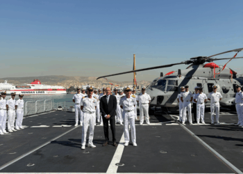 Grecia, l’Ambasciatore Cuculi visita la Nave Giovanni delle Bande Nere