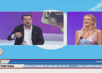 Stretta di mano all’Ambasciatore russo Paramonov. Salvini: “Giusto, se cerchi il dialogo”