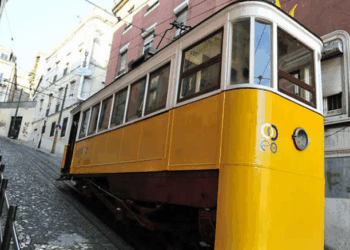 Deragliamento dell’Elevador da Glória a Lisbona, il cordoglio del Presidente Meloni. C’è una italiana fra i feriti