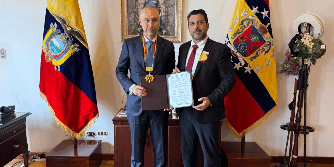 Ecuador, l’Ambasciatore Davoli riceve Onorificenza della Provincia di Loja