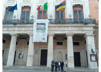 Issata la bandiera armena sul Palazzo Comunale di Bari