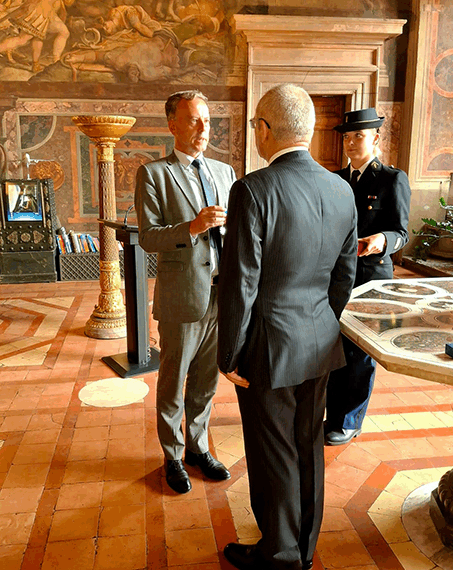 La Francia conferisce la Medaglia dell’Ordre National du Mérite al Generale Pasquale Angelosanto