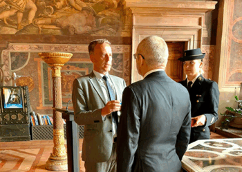 La Francia conferisce la Medaglia dell’Ordre National du Mérite al Generale Pasquale Angelosanto