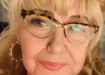 Sandra Scagliotti, Console Onorario del Vietnam a Torino. Una vita tra ricerca, diplomazia e passione civile. “Mi hanno insegnato che, anche in tempi di frenesia, occorre fermarsi per contemplare i petali del fior di pruno che leggeri, volteggiando cadono”