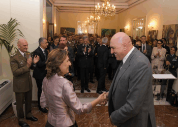 Il Ministro Crosetto riceve l’onorificenza “Emblema d’Onore delle Forze Armate della Romania”