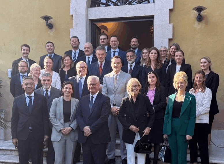 Gli Ambasciatori dei Paesi dell’Unione Europea pranzano con la Segretaria del PD Elly Schlein