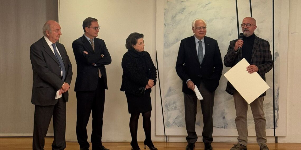 Arte e Diplomazia: al Circolo degli Esteri l’inaugurazione della mostra “45.55” di Antonia Di Giulio