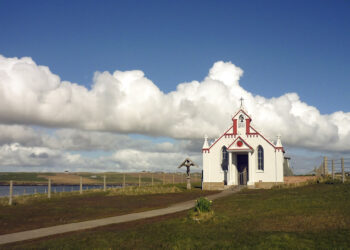 La Chiesetta della Pace nelle Orcadi: un miracolo di bellezza nato dalla prigionia