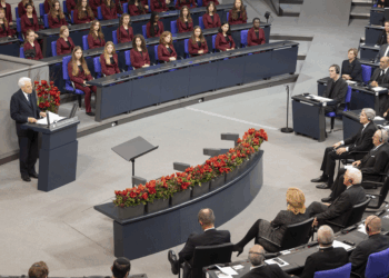 Mattarella al Bundestag: la sovranità di un popolo non si esprime nel diritto di portare guerra al vicino