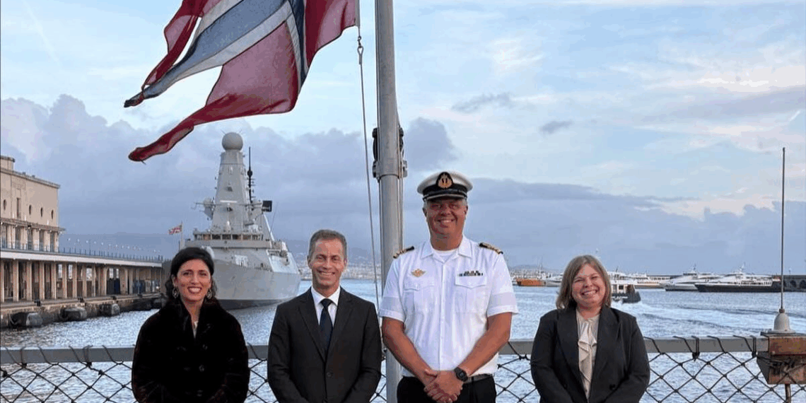 La fregata norvegese «Roald Amundsen» accolta a Napoli: visita ufficiale dell’Ambasciatore Tord Tukun