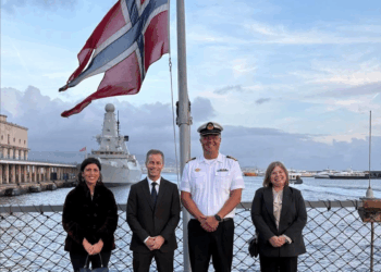 La fregata norvegese «Roald Amundsen» accolta a Napoli: visita ufficiale dell’Ambasciatore Tord Tukun