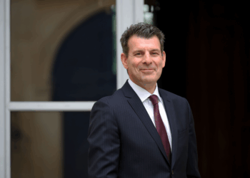 Roberto Balzaretti, Ambasciatore della Confederazione Svizzera In Italia: “Energia, ricerca e mobilità sostenibile: ecco le sfide comuni per i nostri Paesi. Le Alpi non dividono, piuttosto uniscono”