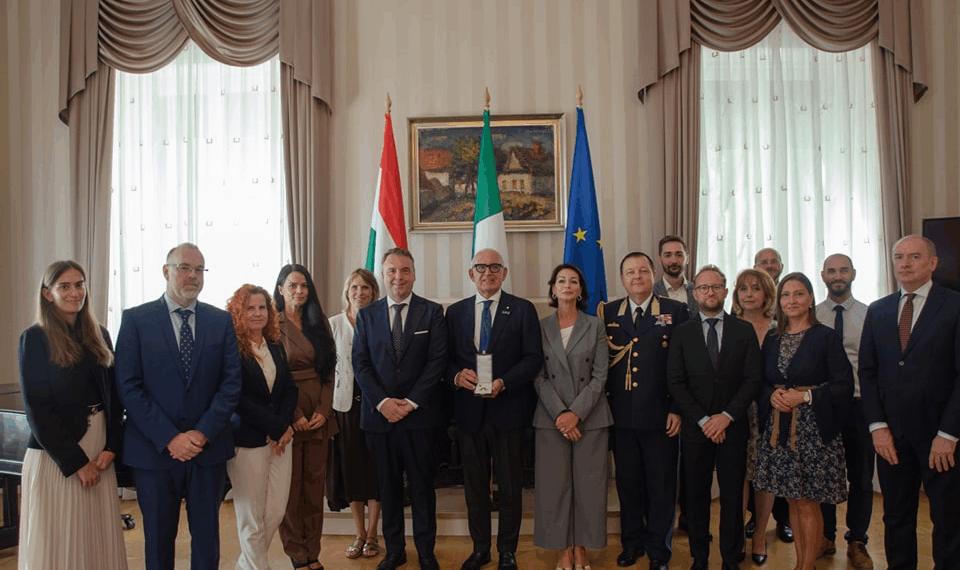 Onorificenza al Console Onorario Vittorio Genna: la Croce di Ufficiale dell’Ordine al Merito d’Ungheria