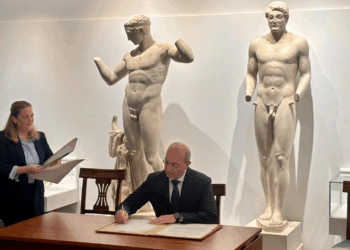 Firmata in Grecia la dichiarazione per la Tregua Olimpica e accesa la fiamma di Milano-Cortina