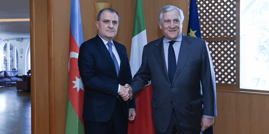 Il Ministro Tajani incontra il Ministro degli Esteri azerbaigiano Bayramov
