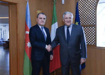 Il Ministro Tajani incontra il Ministro degli Esteri azerbaigiano Bayramov