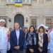 Piazza Farnese accoglie la Fiamma Olimpica: “Torch Kiss” sotto l’Ambasciata di Francia