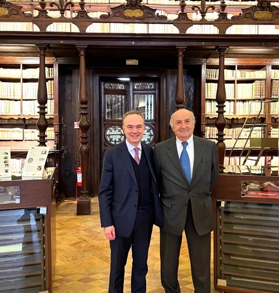 Dodici mesi tra le Ambasciate d’Italia: arte, storia e diplomazia nel Calendario 2026 a cura dell’Amb. Cortese